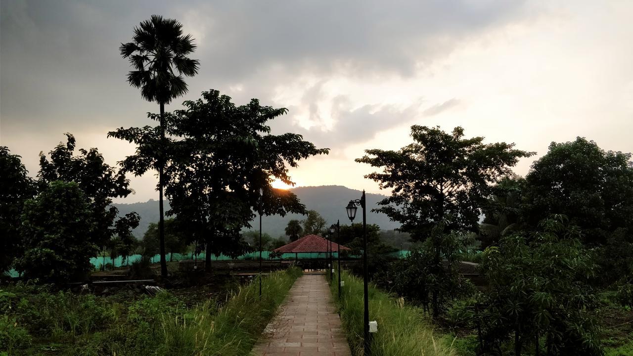 The Kanila Resort カルジャット エクステリア 写真